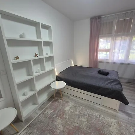 Centrum Mudronova Apartment *